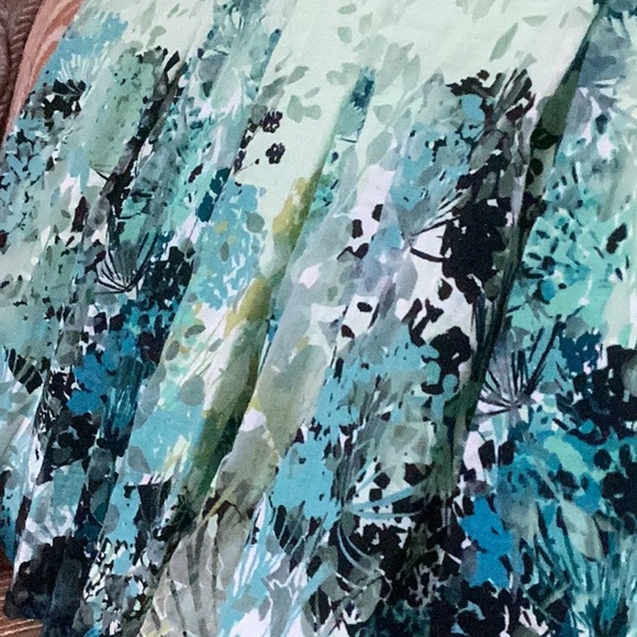 UNA  M&S lined skirt beautiful floral shades of green springtime colors size 12 - Picture 9 of 16